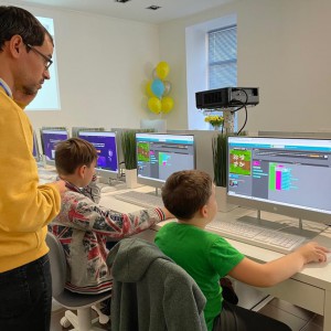 KIBERone уже в Саратове! - КИБЕРшкола программирования для детей, компьютерные курсы для школьников, начинающих и подростков - KIBERone г. Екатеринбург